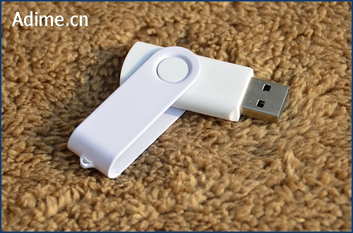 Rotating USB flash drive